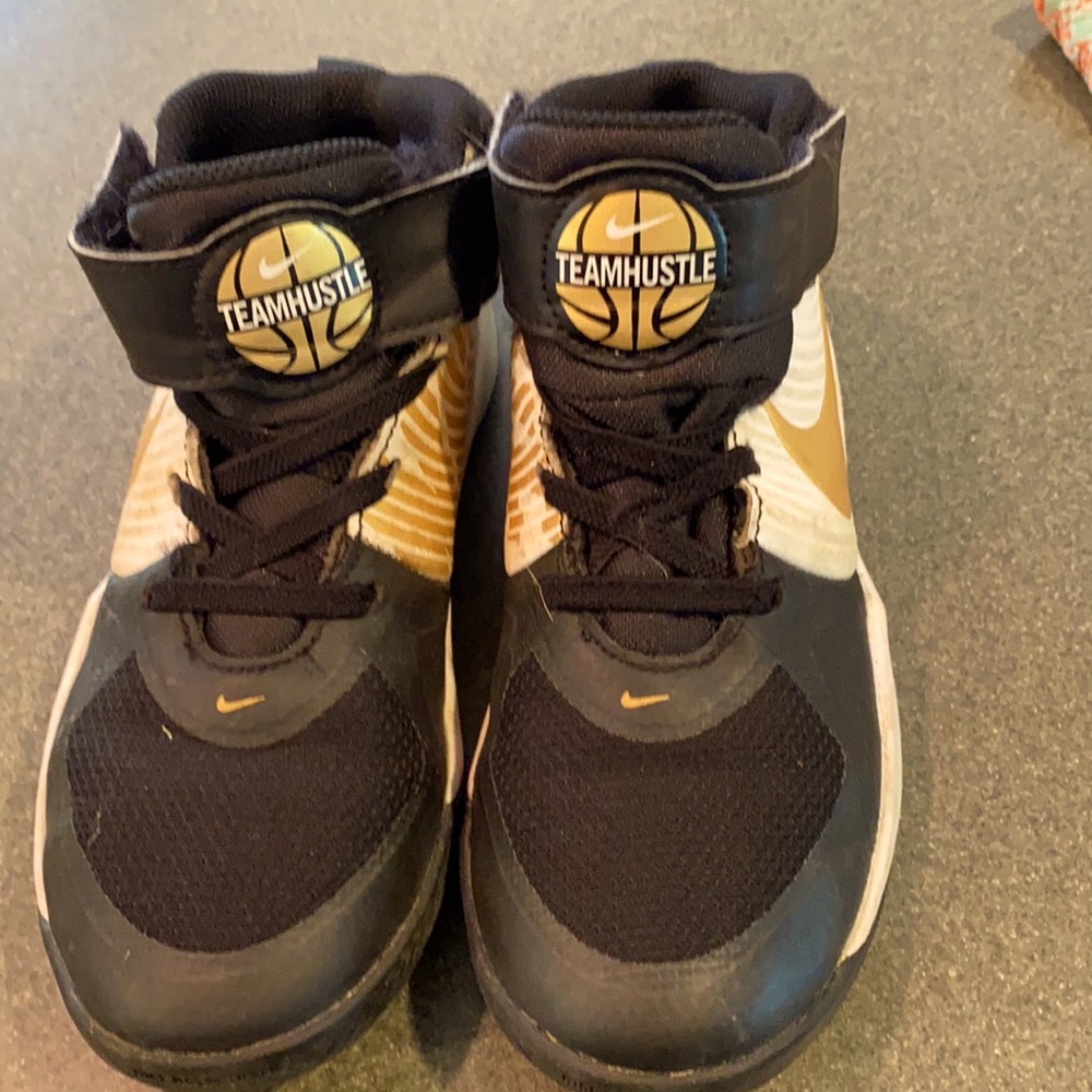 Nike kids sneakers size 1Youth